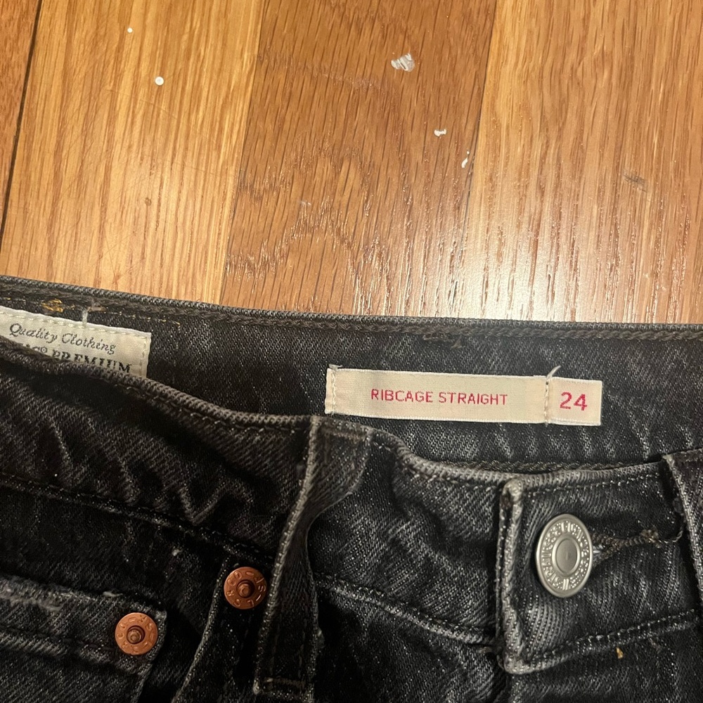 Levi’s Ribcage Straight - Picture 3 of 5
